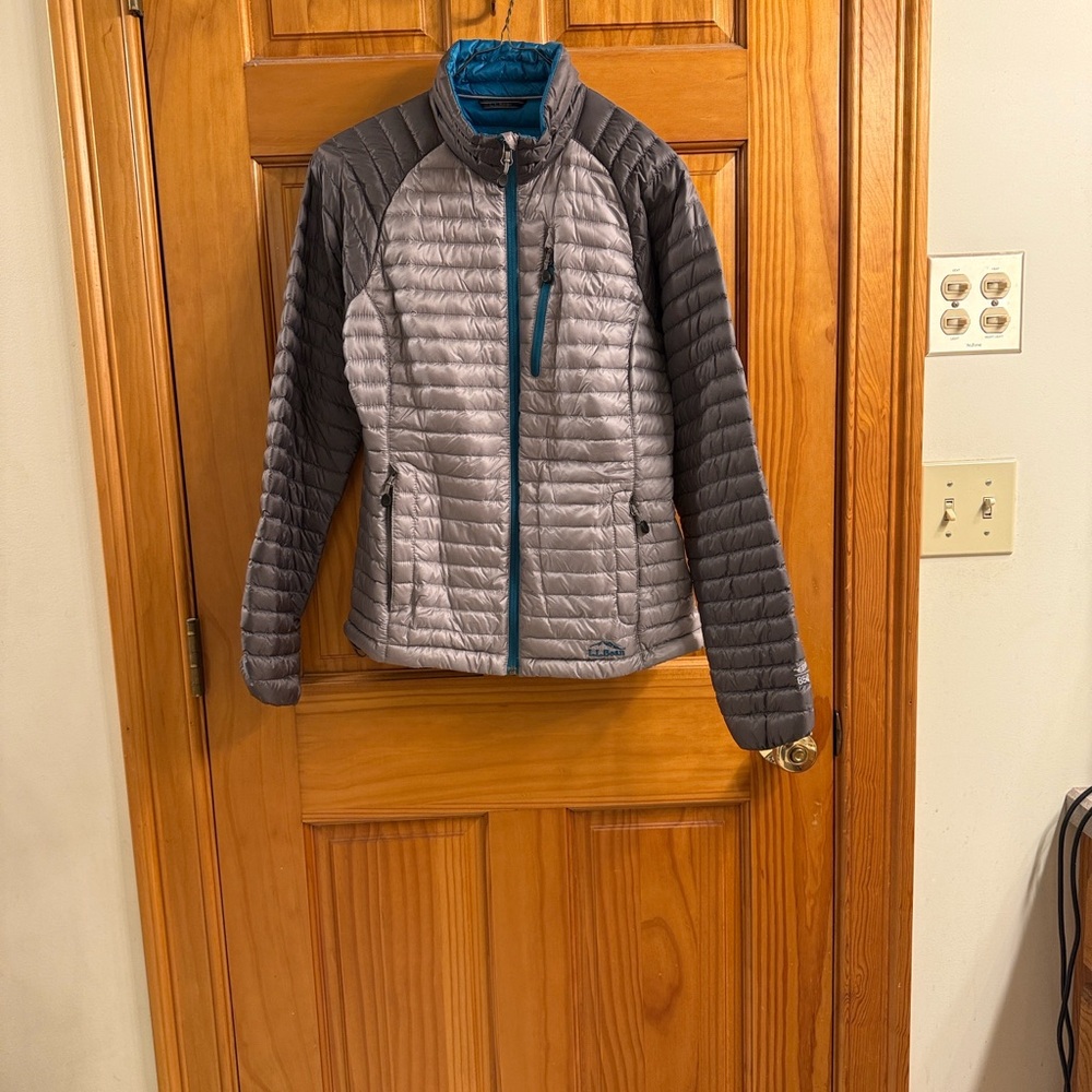 LLBean Ultralight 850 Downtek Gray and Teal Women's Jacket. Size XS.